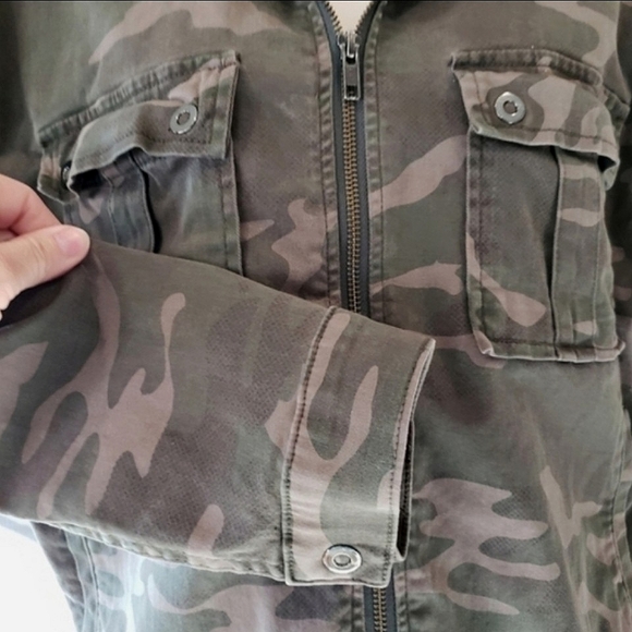 Good American Washed Camo Print Military Style Jacket Size 0/1 - S/M - Picture 6 of 13